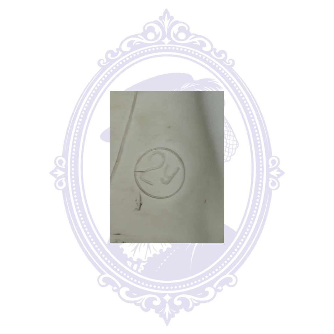 size-2u-marking.png
Second close-up of a molded circled 2У marking on the 1973 Soviet ShM-62U gas mask facepiece.