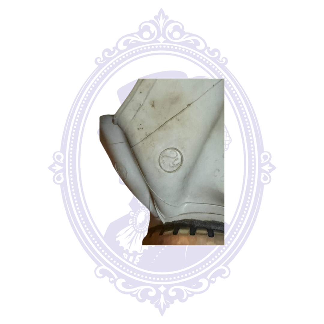 Close-up of the second molded circled 2У marking preserved on the 1985 Soviet ShM-62U gas mask facepiece.