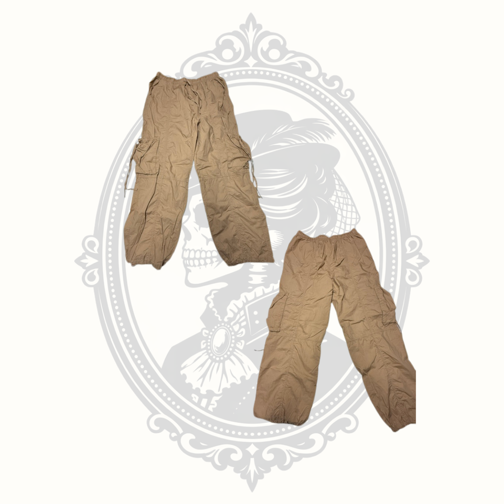 Abercrombie & Fitch Tan Cargo Pants – Women's Medium Regular