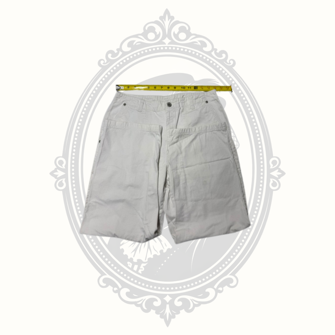 Waist reference of Bill Blass beige cotton pants.