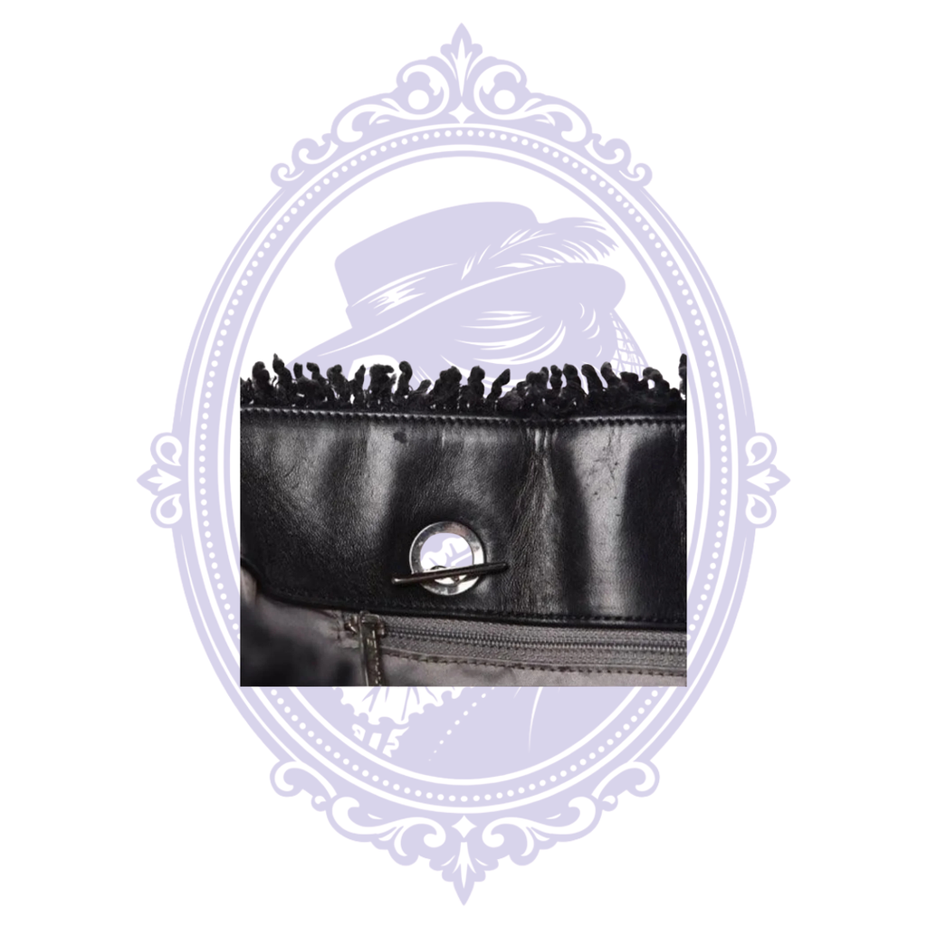 Chanel black Funny Tweed quilted vinyl tote – closure