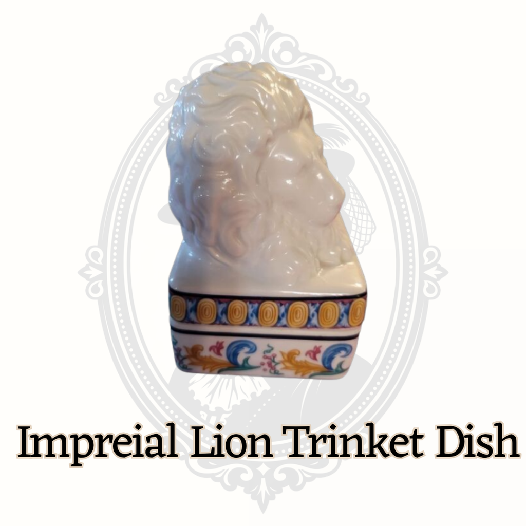 Side profile of ceramic lion figure on Elizabeth Arden trinket dish