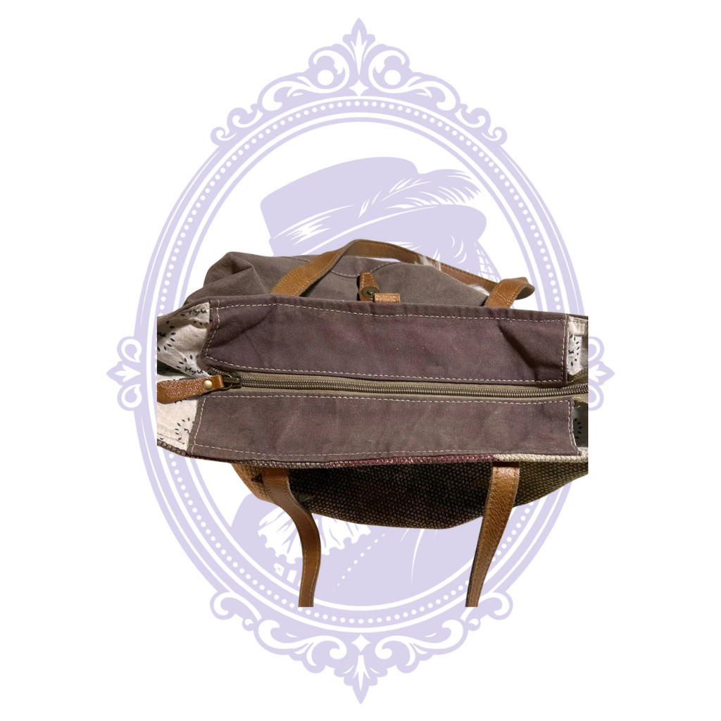 Zippered top closure and brown fabric trim