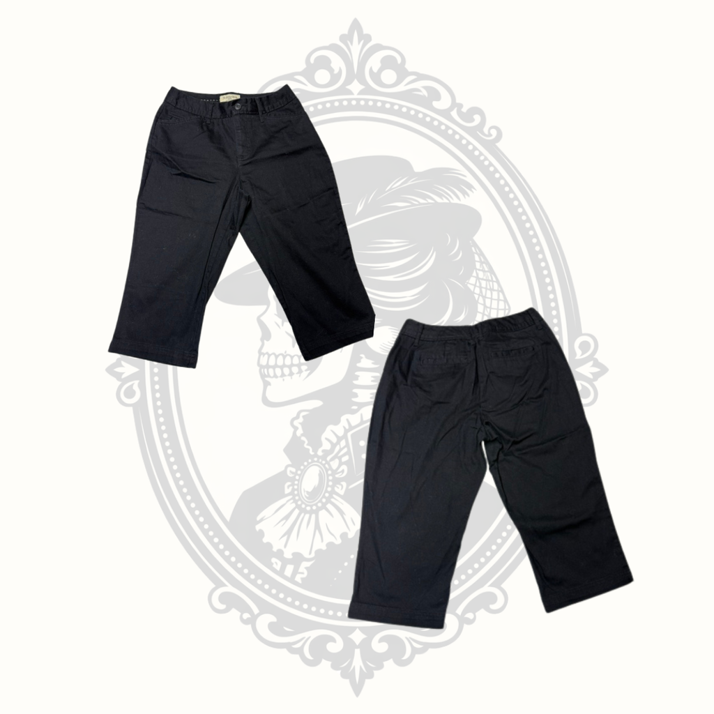 St. John's Bay Secretly Slender women's black mid-rise straight-leg capri pants in size 6 Petite made of 100% cotton.