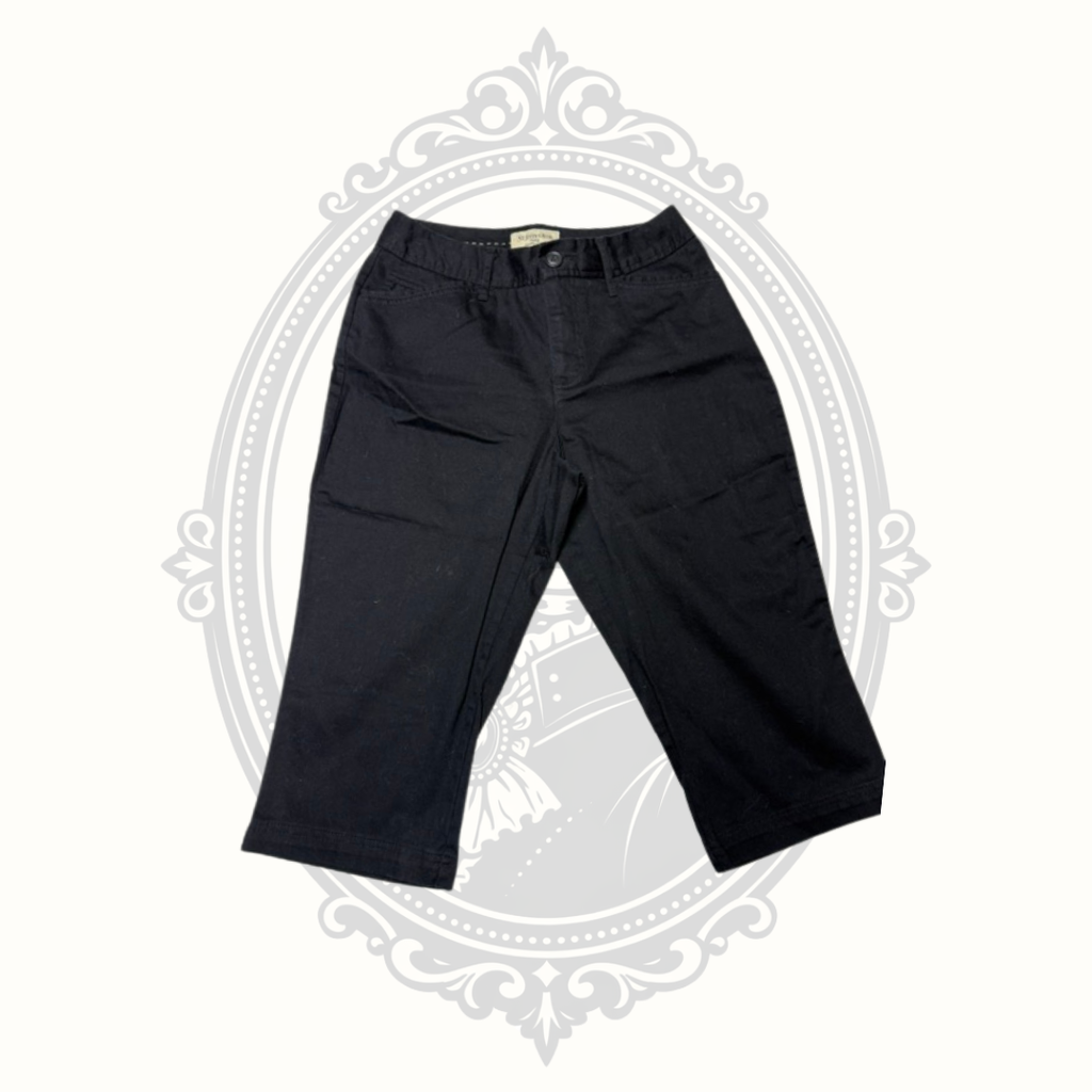 St. John's Bay Secretly Slender women's black mid-rise straight-leg capri pants in size 6 Petite made of 100% cotton.