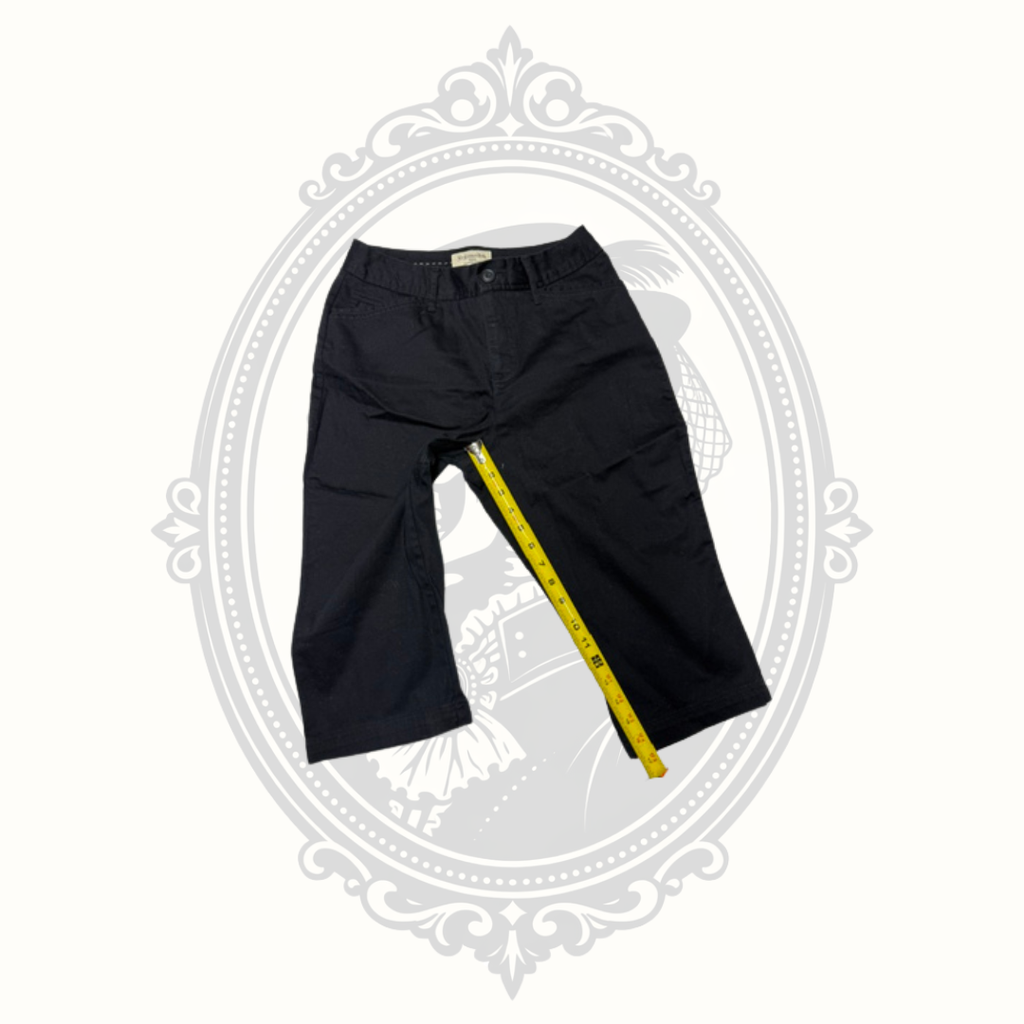 St. John's Bay Secretly Slender women's black mid-rise straight-leg capri pants in size 6 Petite made of 100% cotton.