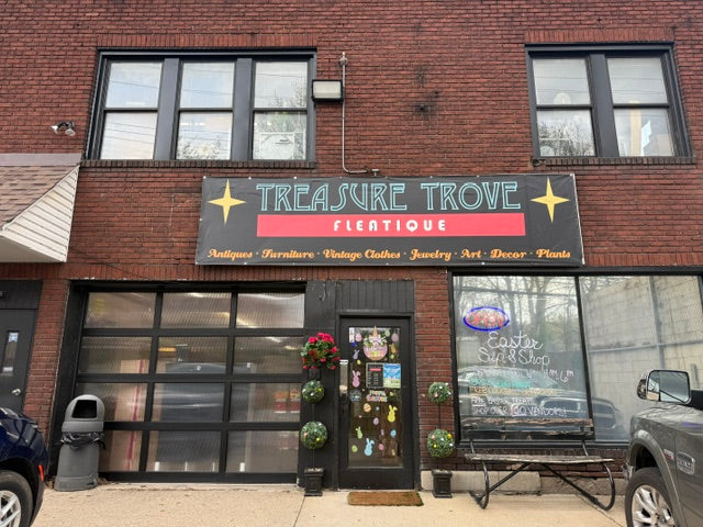Exterior of Treasure Trove Fleatique storefront where Mrs Bones Curio Cupboard is located